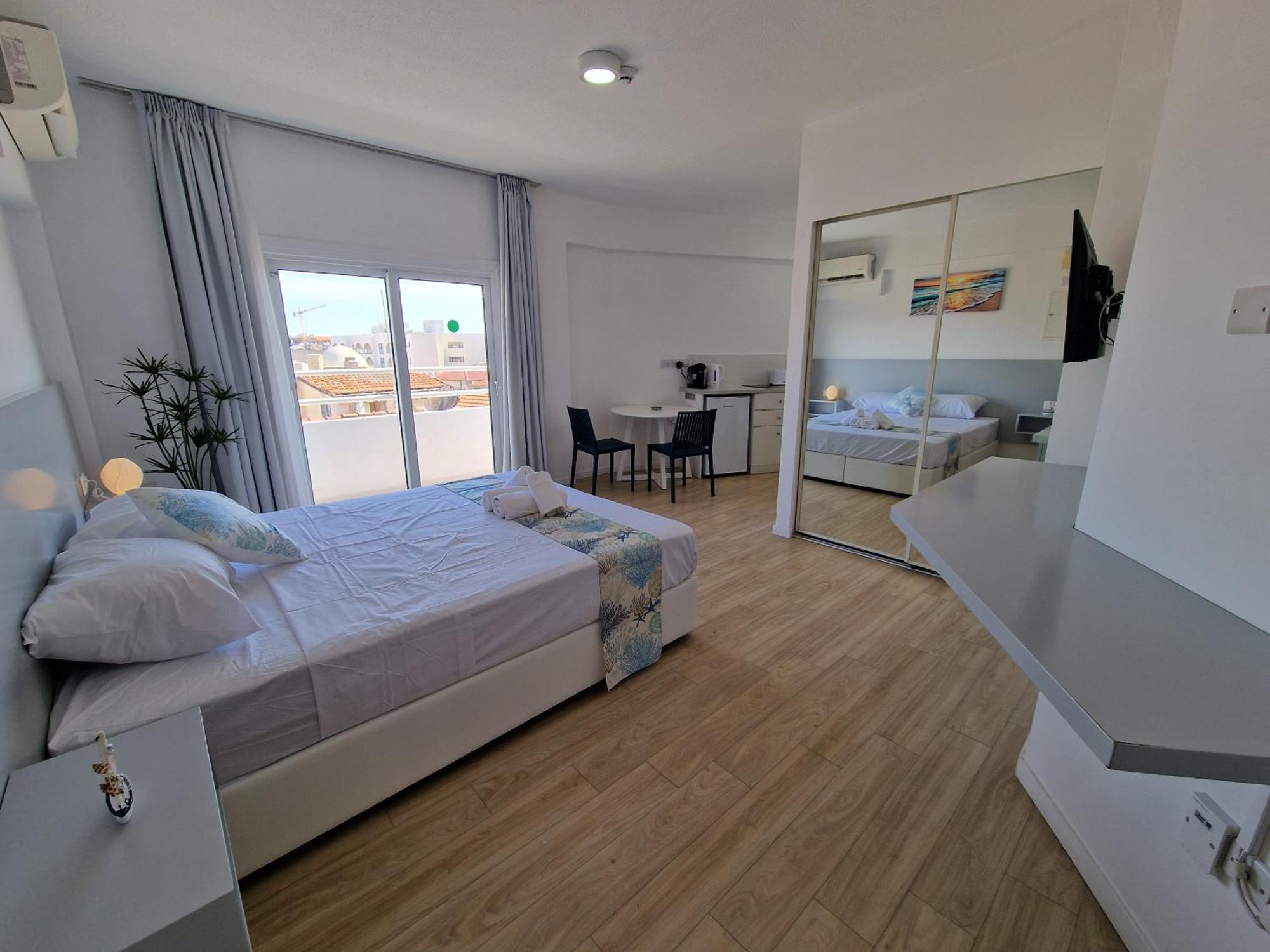 Kitieos Central Apts 100M From Finikoudes Beach Ларнака Экстерьер фото